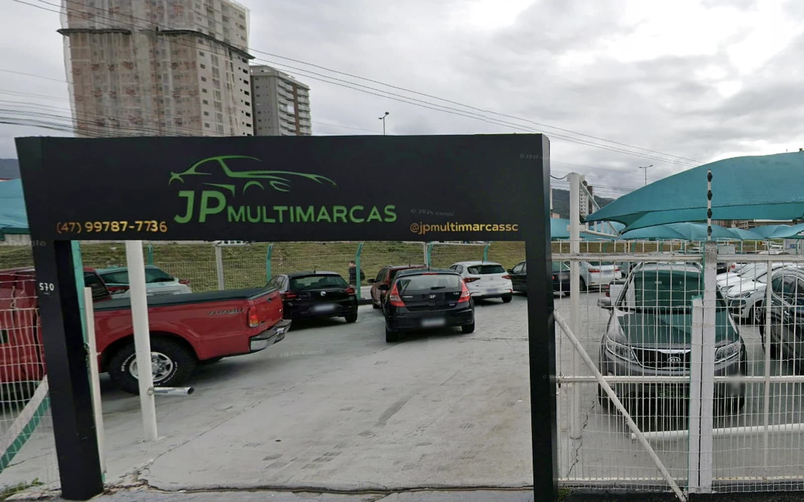 Fachada da JP Multimarcas na Rua 232, 570, Meia Praia, Itapema/SC